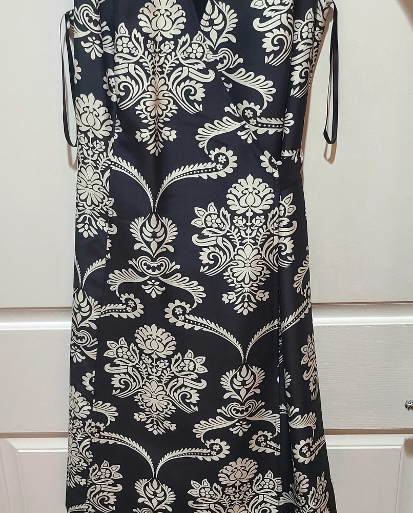 Anne Taylor wrap around floral